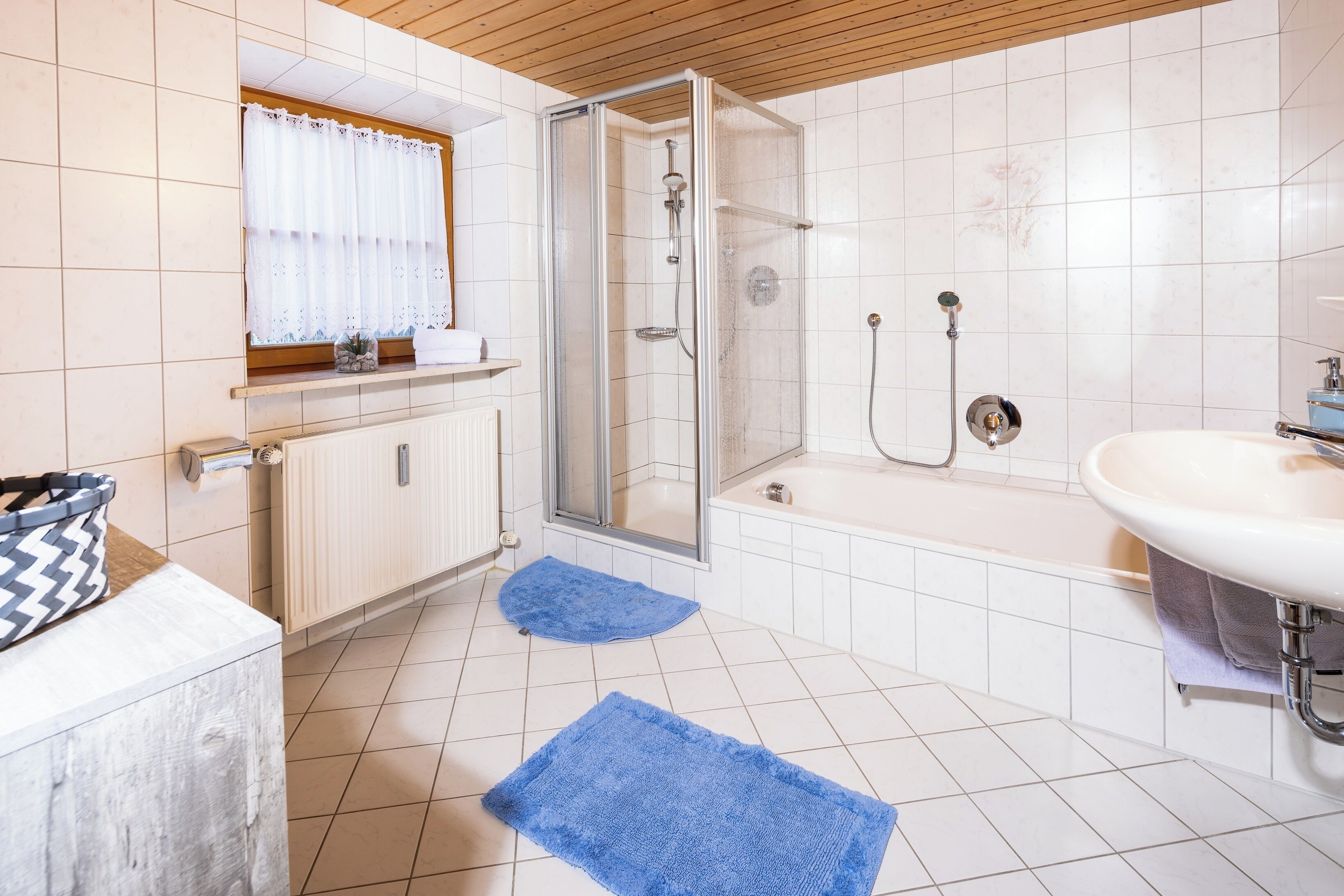 Bathtub, hair dryer, towels