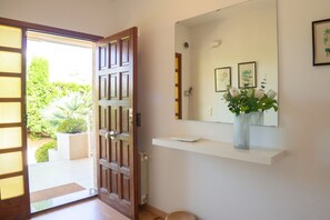 Interior - Club Villamar - Beautiful and spacious villa in a very quiet area. is very close to all services ... (Calafell)