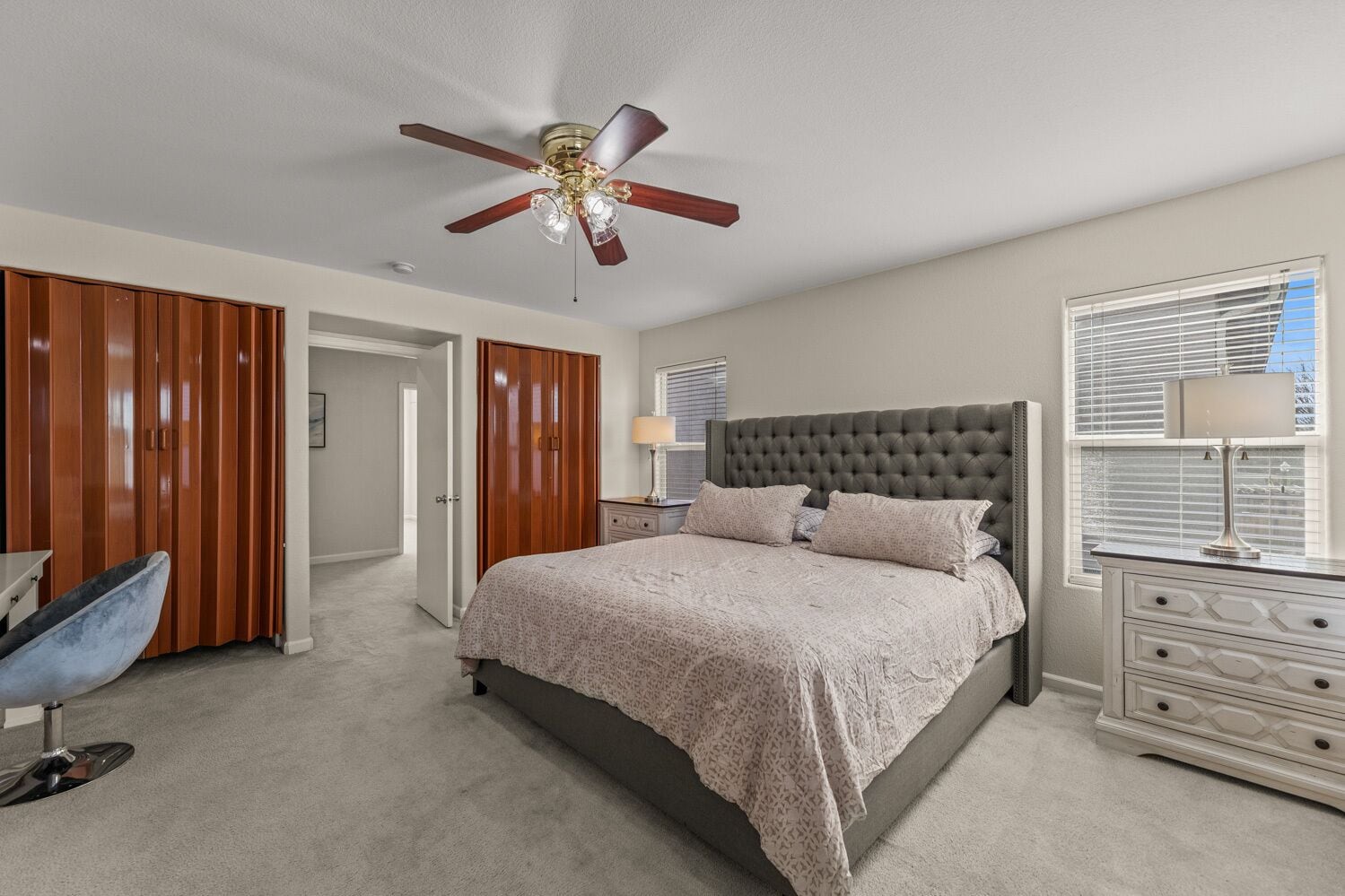 4 bedrooms, desk, iron/ironing board, WiFi