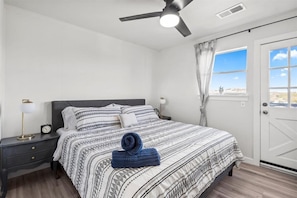 3 habitaciones, escritorio, tabla de planchar con plancha y wifi