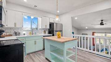 Micro-ondas, fogão, cooktop, lava-louças