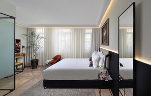 Deluxe Double Room | In-room safe, desk, laptop workspace, soundproofing - Rephael House Boutique Hotel (Rishon LeTsiyon)