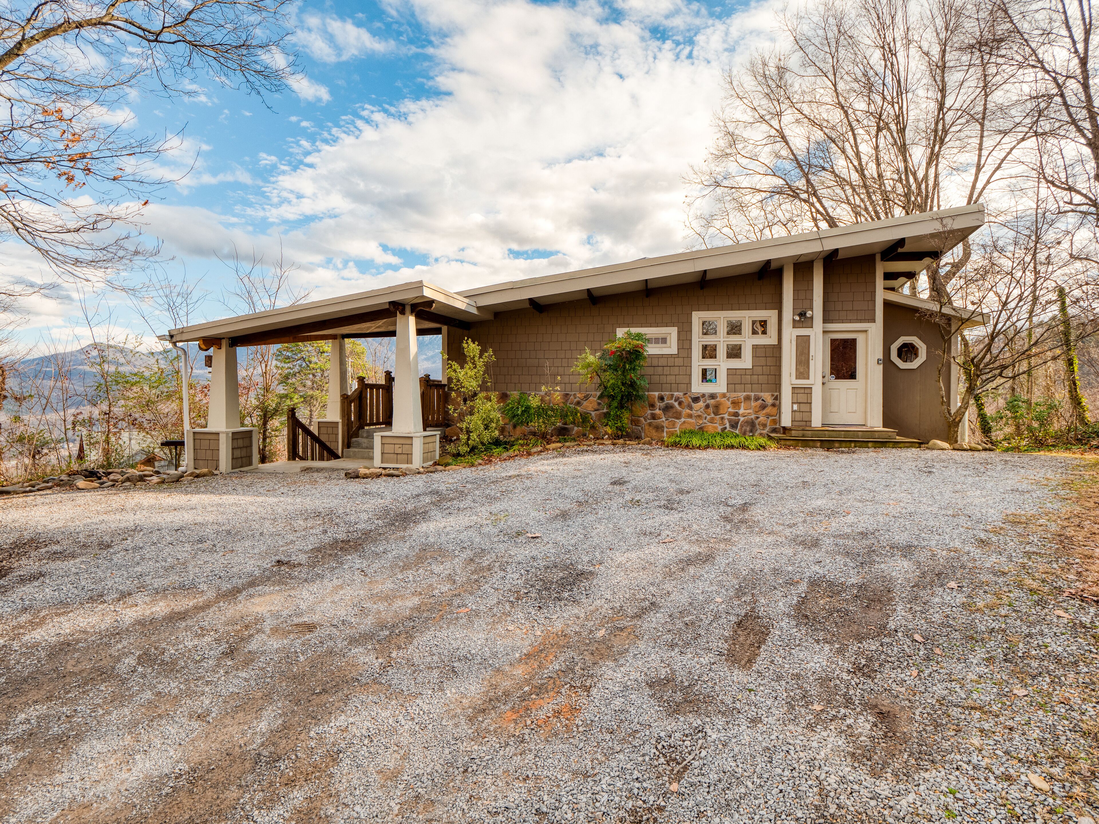 Chestnut by AvantStay | Mountain Cabin w/ Treetop Views, Hot Tub & Game Room!
