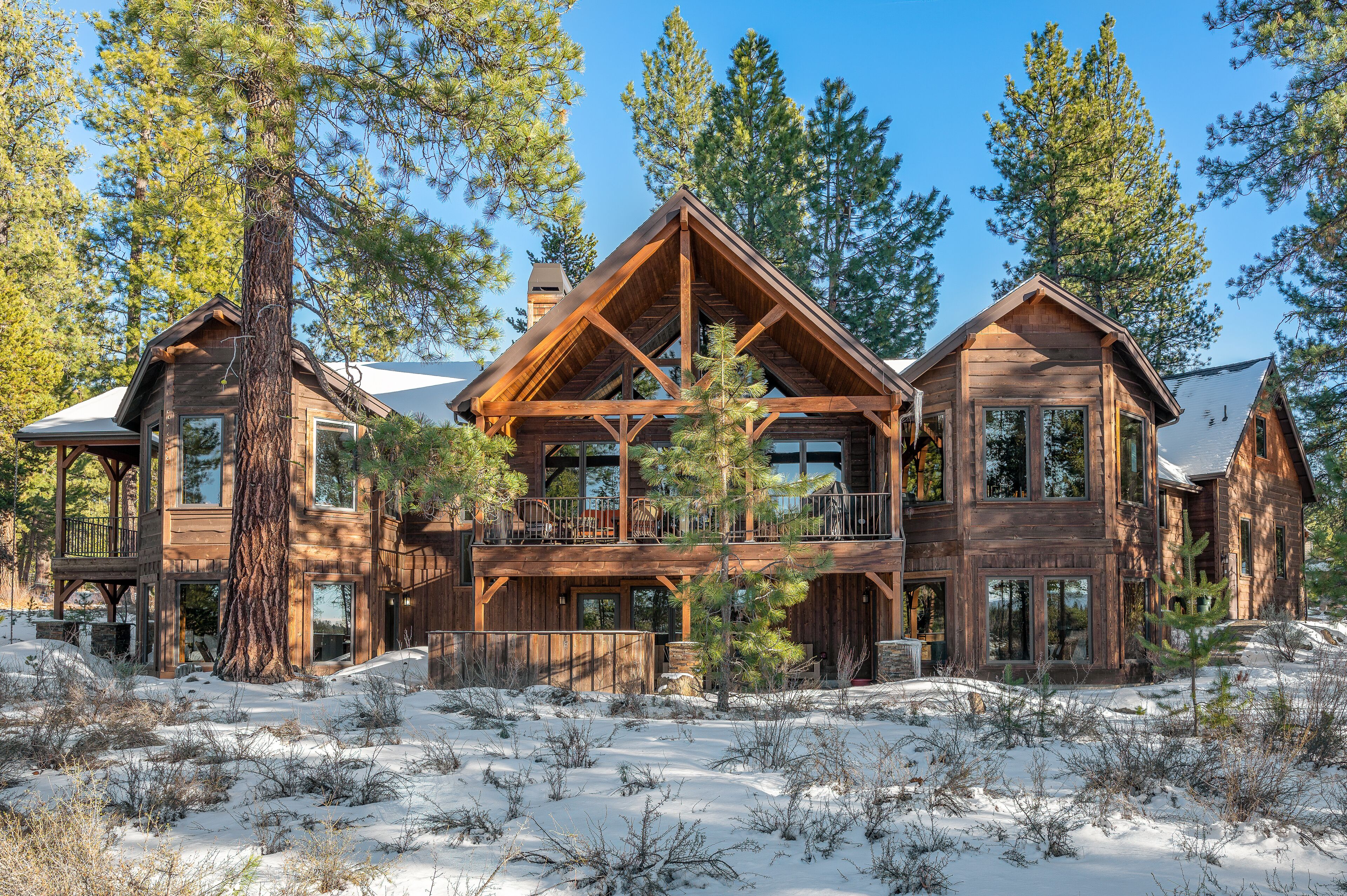 Big Pine by AvantStay | Stunning Secluded Oregon Home w/ Hot Tub