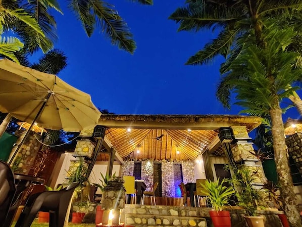 บ้านดีลักซ์ | เครื่องนอนระดับพรีเมียม, โต๊ะทำงาน, ห้องเก็บเสียง, Wi-Fi ฟรี