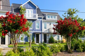 Exterior - Twain by AvantStay | Colorful 4BR Condo in Heart of Nashville (Nashville)