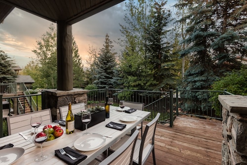 Conifer by AvantStay | Secluded Cabin Amongst the Trees w/ Hot Tub