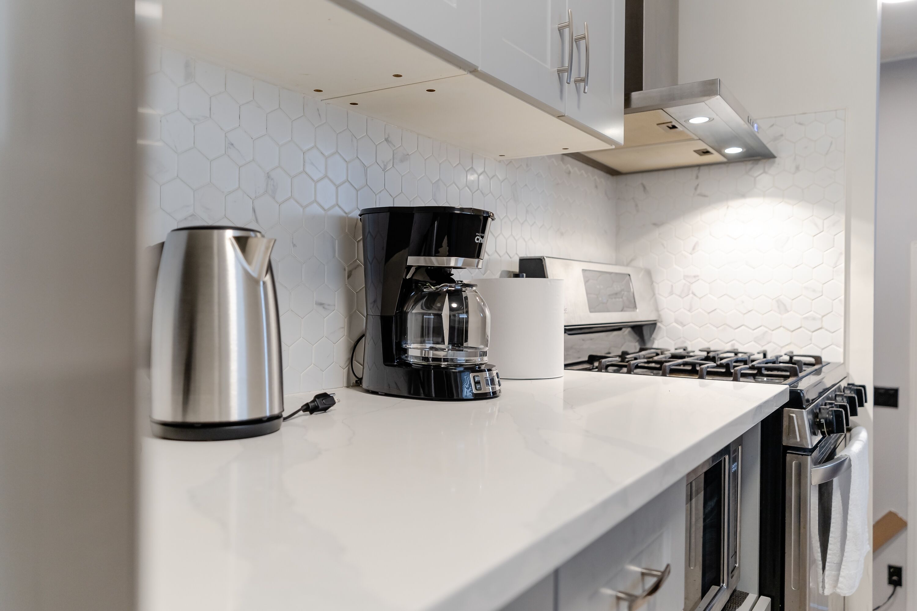 Kühlschrank, Mikrowelle, Ofen, Geschirrspüler