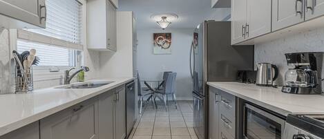 Køleskab, mikrobølgeovn, ovn, opvaskemaskine