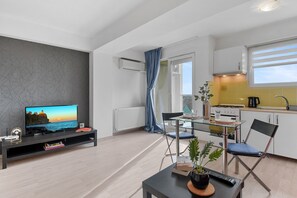 In-room dining - Studio Flat in Airport Residence  (Otopeni)
