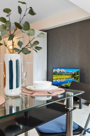 Comfort Suite | In-room dining - Studio Flat in Airport Residence (Otopeni)