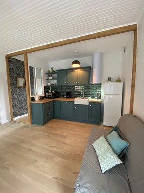 TV, books - L'appartement de Louise et Paul (Junhac)