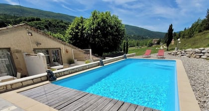 Gîte des Anges, 2 pers. swimming pool, direct access to the river La Méouge
