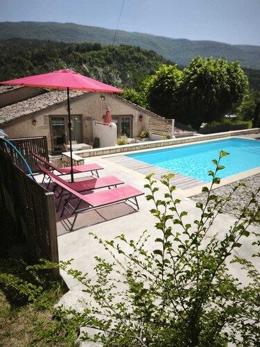 Gite des Anges, Domaine de la Méouge, piscine commune, accès à la rivière.