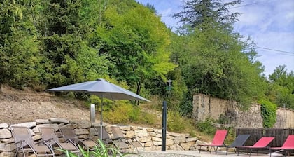 Farmhouse with swimming pool and river nearby
