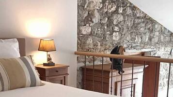 1 chambre, lit parapluie, Wi-Fi gratuit, draps fournis