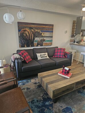 Smart TV, fireplace, table football - Lakeside 3 bed townhome w/ private beach access! (Windermere)