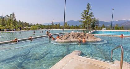 Lakeside 3 bed townhome w/ private beach access!