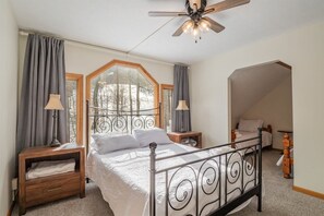 4 bedrooms, free WiFi, bed sheets