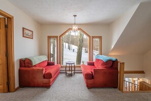TV, fireplace, DVD player - Robyn`s Nest - 304 Slopeside Road (Davis)