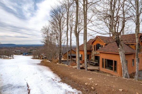 Exterior - Robyn`s Nest - 304 Slopeside Road (Davis)