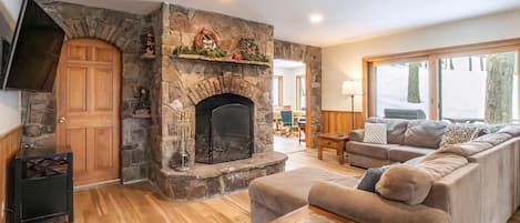 TV, fireplace, DVD player