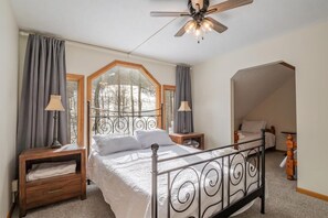 4 bedrooms, free WiFi, bed sheets