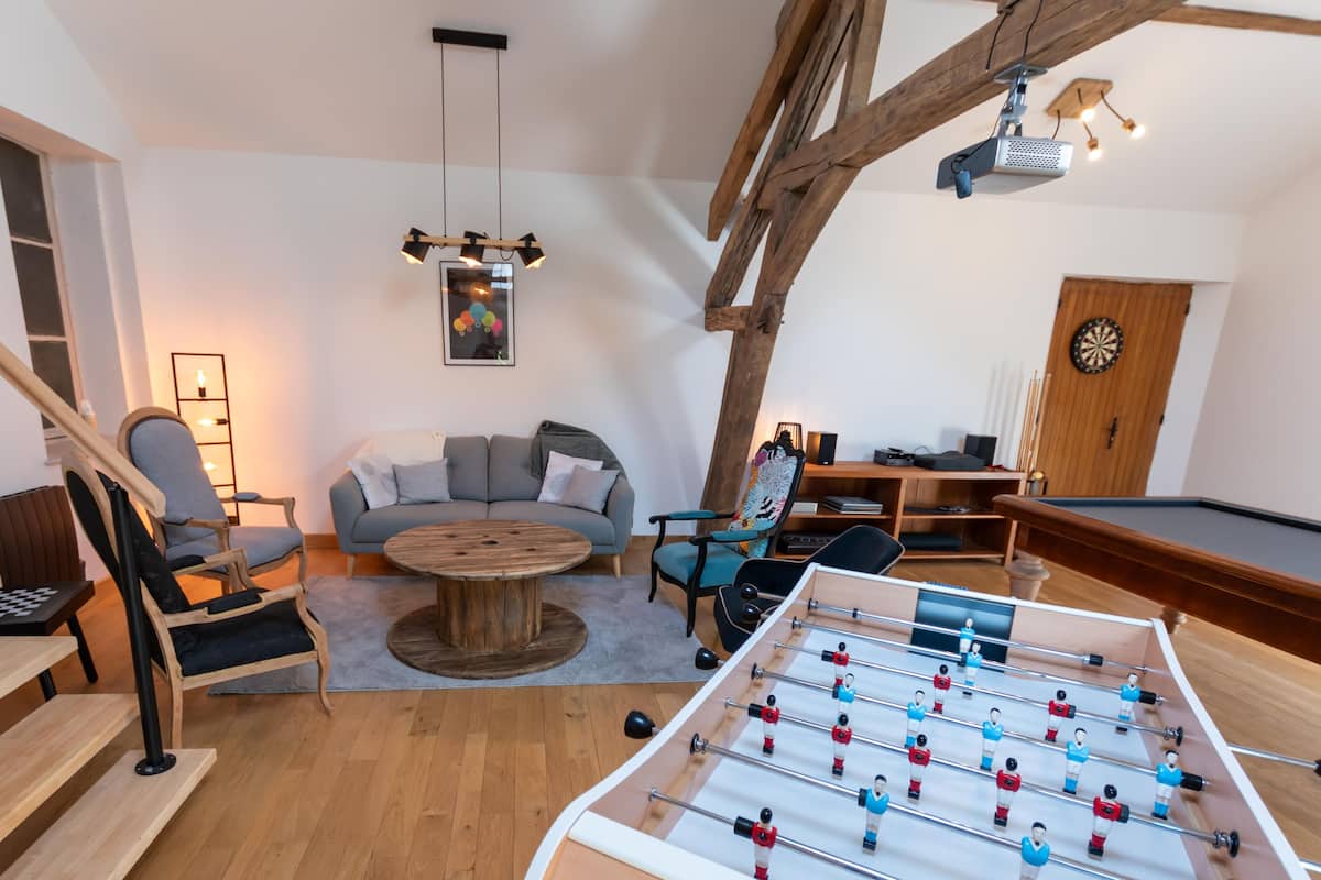 迷你吧、隔音、免費 Wi-Fi、床單