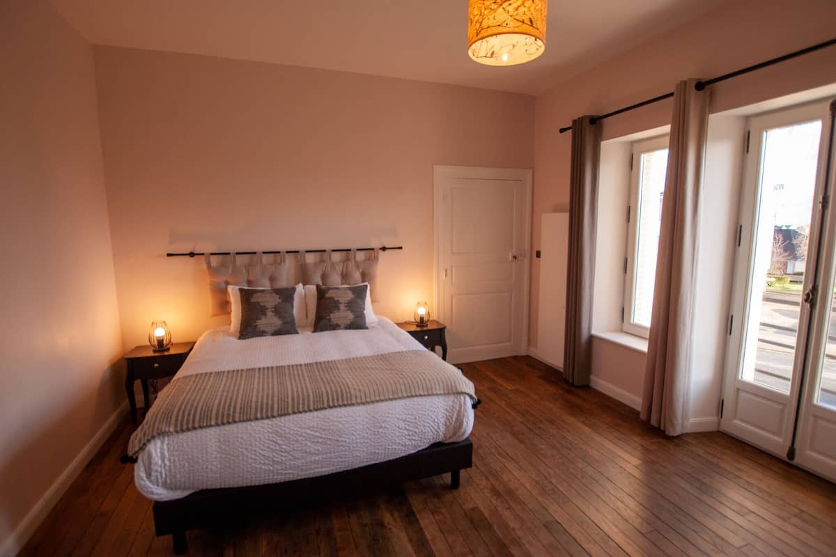 Doppia Basic, 1 letto queen | Minibar, insonorizzazione, Wi-Fi gratuito, lenzuola