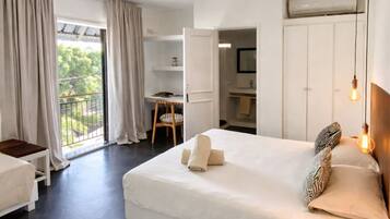 Minibar, in-room safe, soundproofing, free WiFi