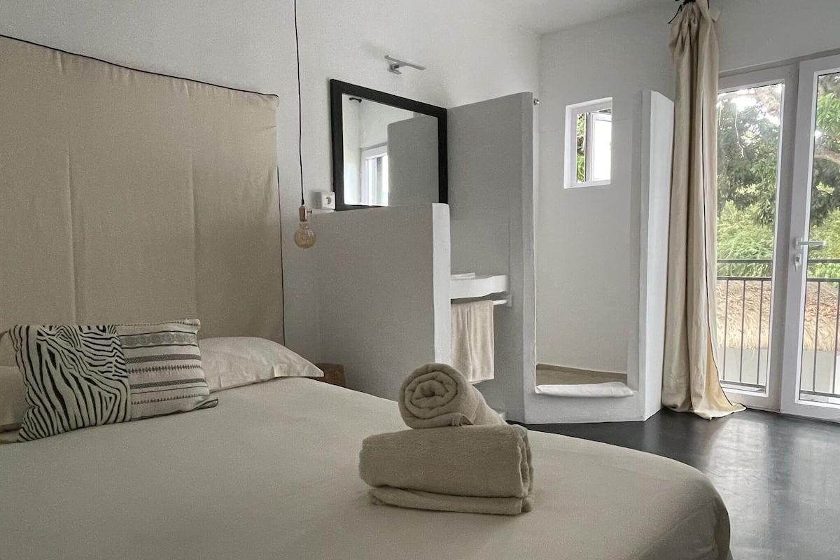 Habitación estándar doble | Minibar, caja fuerte, sistema de insonorización y wifi gratis