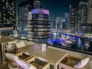 تناول الطعام بالخارج