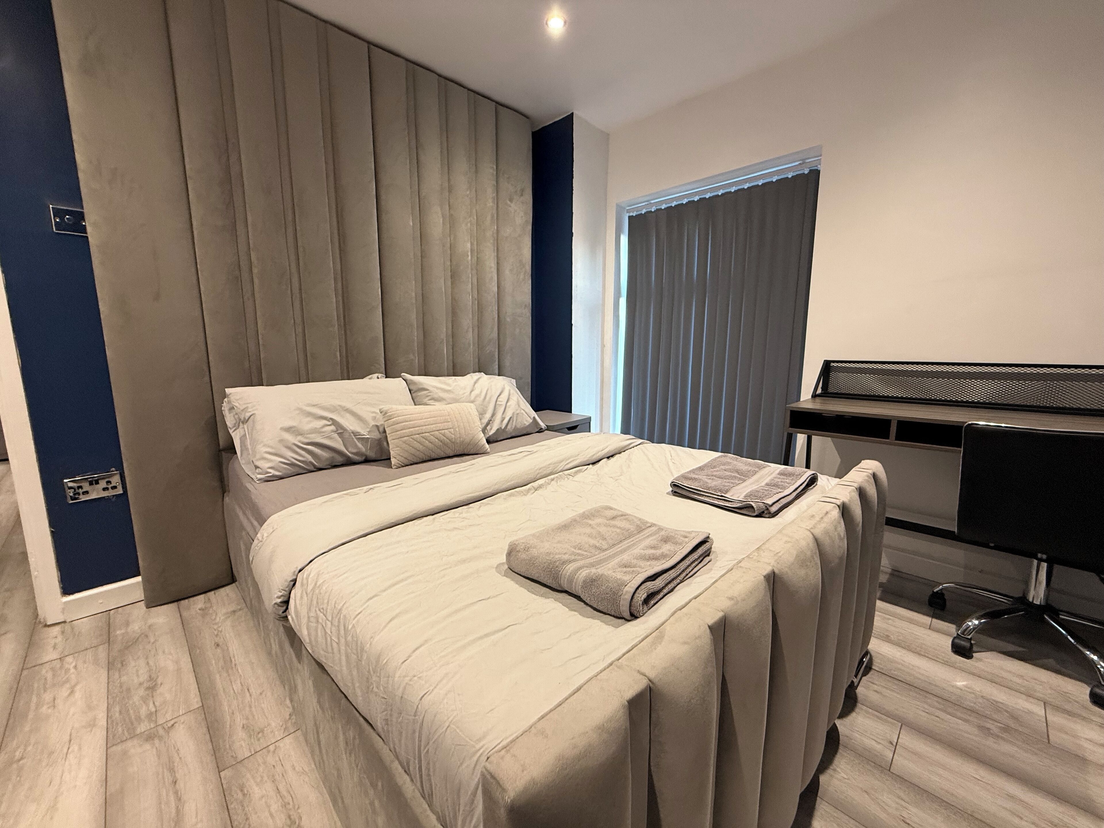 5 bedrooms, desk, iron/ironing board, WiFi