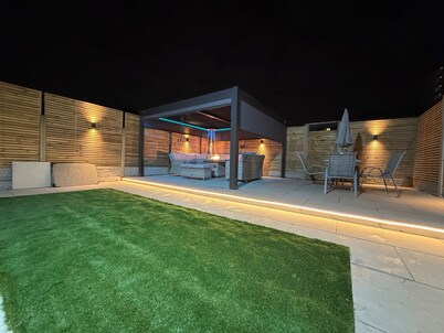 Large Modern 5 Bed Town House Within Birmingham City Centre