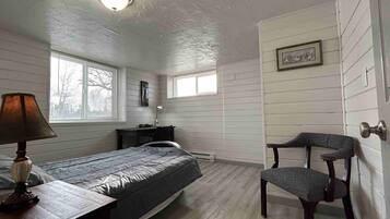 2 Schlafzimmer, Zimmersafe, Schreibtisch, Bügeleisen/Bügelbrett