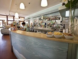 Bar (in der Unterkunft)