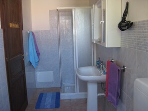 Condo | Baño | Regadera, regadera tipo lluvia, secadora de cabello, bidet 