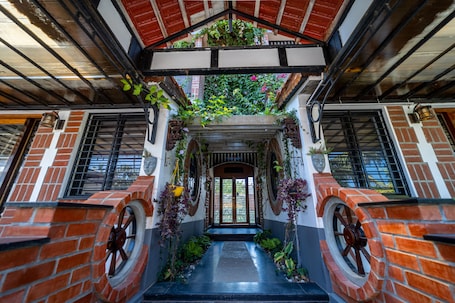 Exterior. Mermaid Farm House