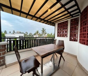 Family Room | Egyptian cotton sheets, premium bedding, free WiFi, bed sheets - Mermaid Farm House (Puducherry)
