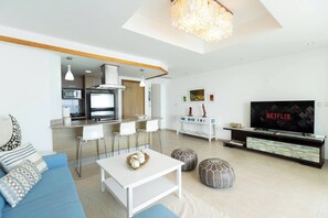 Smart TV - Beachfront | KingSizeBed | Pool & Jacuzzi (Juan Dolio)