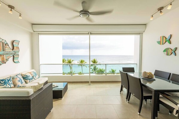 Outdoor dining - Beachfront | KingSizeBed | Pool & Jacuzzi (Juan Dolio)