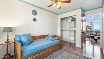 4 bedrooms, desk, free WiFi, bed sheets