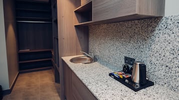 Monolocale Executive | Minibar, cassaforte in camera, tende oscuranti, insonorizzazione