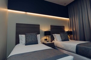 Apartment | Minibar, in-room safe, blackout drapes, soundproofing