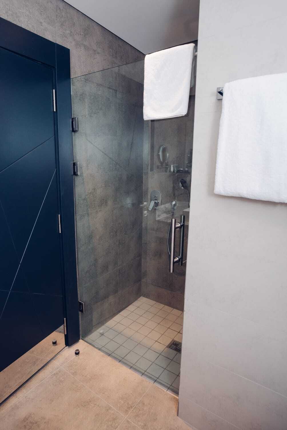 standard triple room | bathroom | shower, designer toiletries, hair dryer, slippers