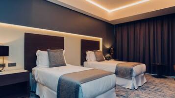 Minibar, caja de seguridad en la habitación y cortinas blackout