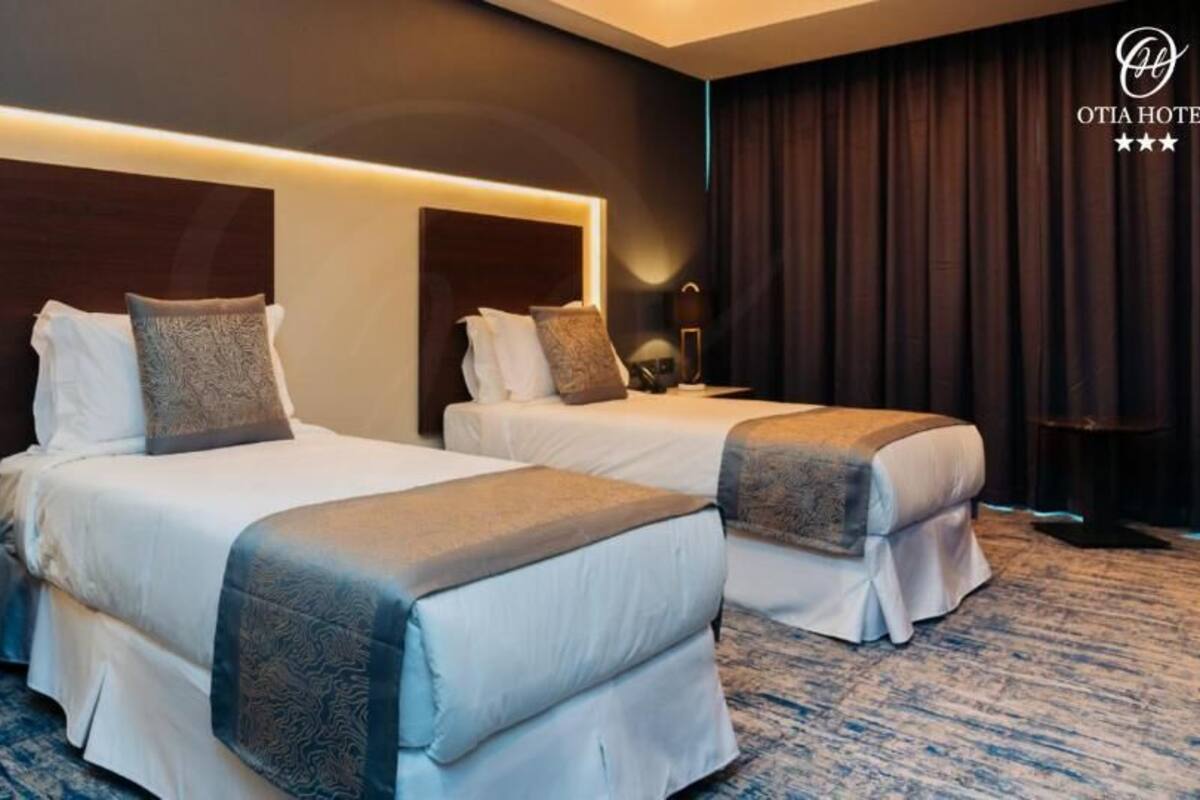Executive Twin Room | Minibar, in-room safe, blackout drapes, soundproofing