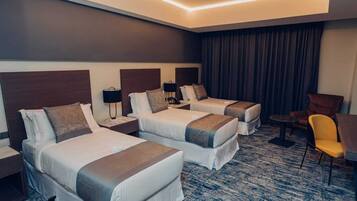 Minibar, caja de seguridad en la habitación y cortinas blackout