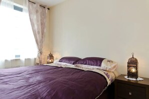 1 Schlafzimmer, Schreibtisch, Bügeleisen/Bügelbrett, Reisekinderbett