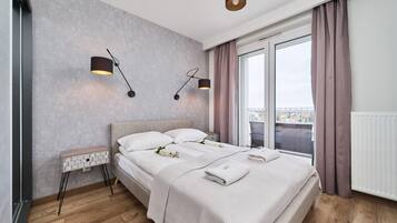 2 bedrooms, desk, iron/ironing board, WiFi